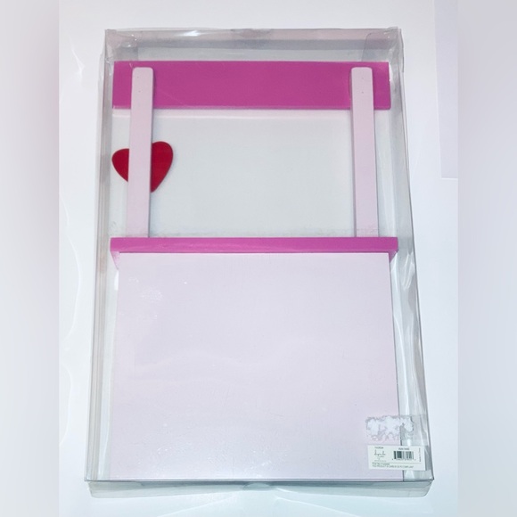 Valentine’s Day Kissing Booth - NEW! - Picture 4 of 6